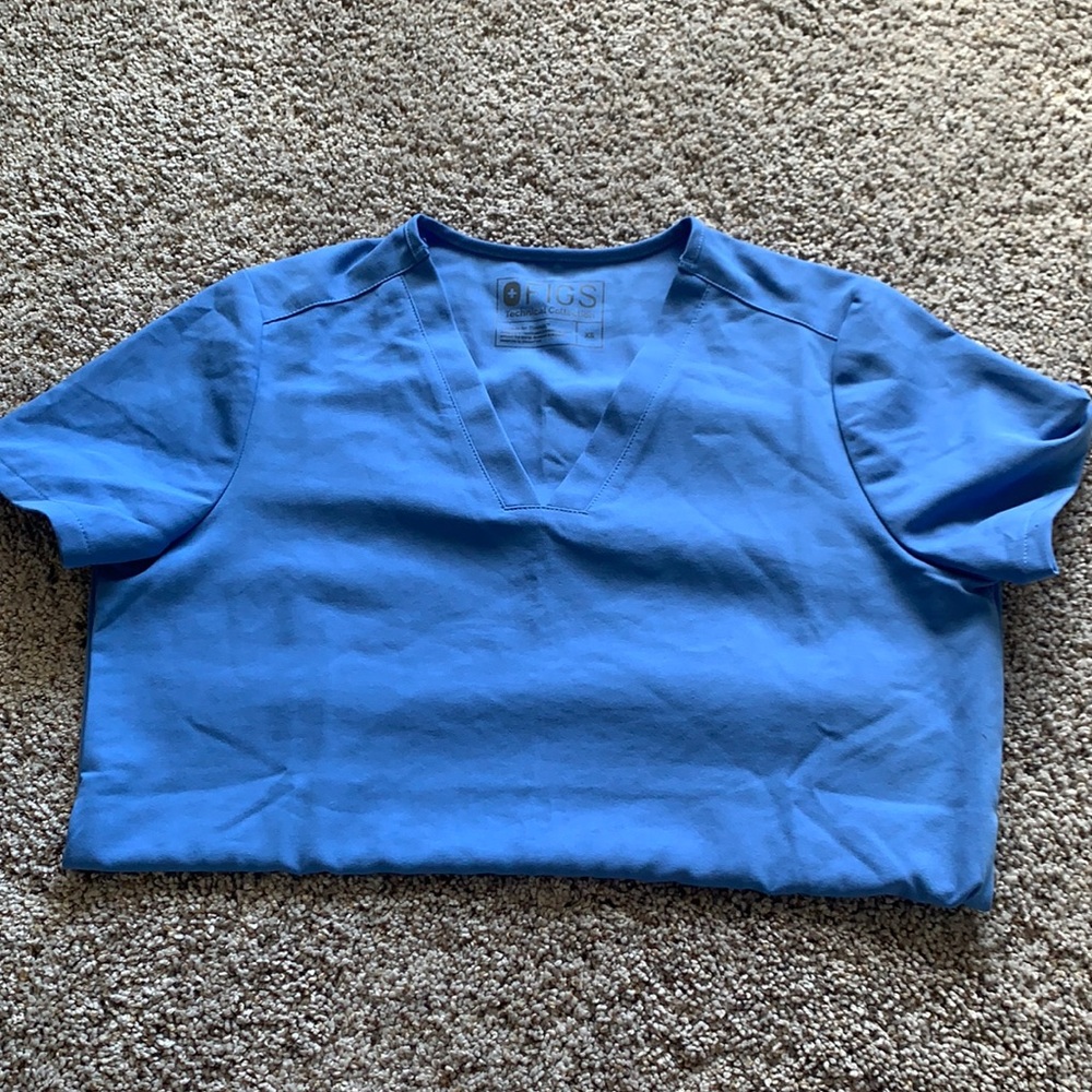Figs scrub top